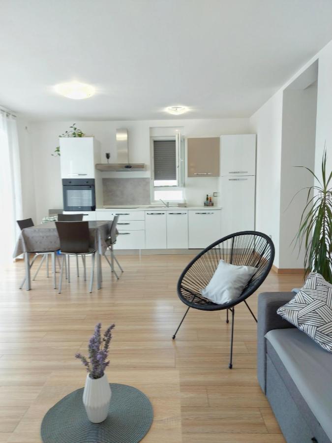 Apartment Fiorella Poreč Dış mekan fotoğraf